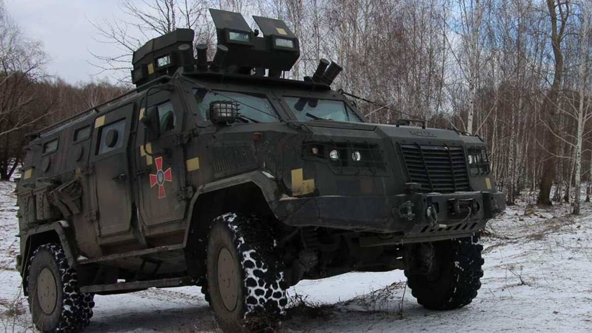 Автомобиль с украинскими военными подорвался на Донбассе Автомобиль с украинскими военными подорвался на Донбассе