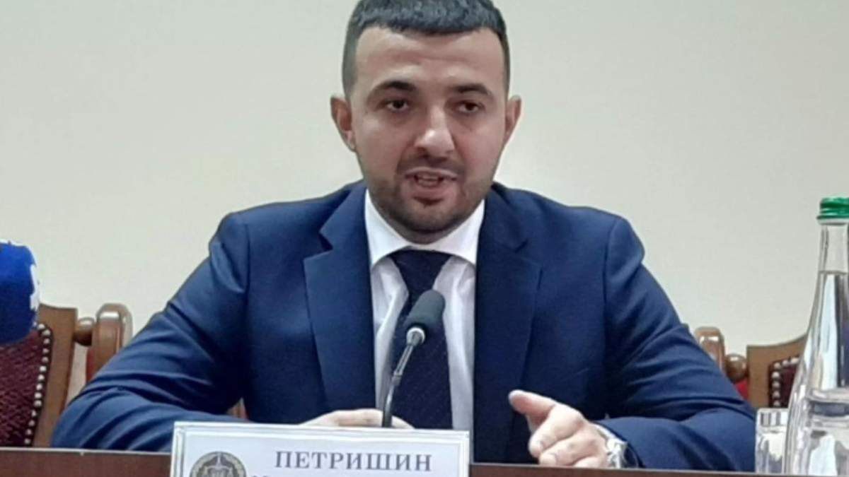 Микола Петришин звільнений з прокуратури через скандал з бенкетом Микола Петришин звільнений з прокуратури через скандал з бенкетом