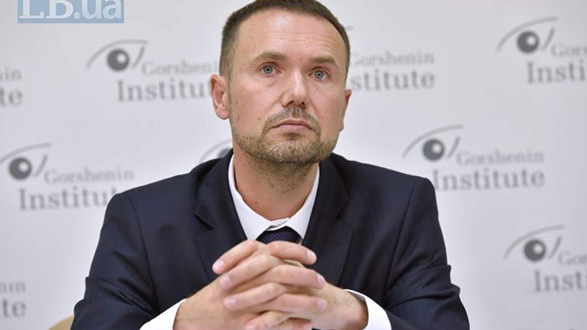 Голос подарували Шкарлету червоні гвоздики за кнопкодавство Голос подарували Шкарлету червоні гвоздики за кнопкодавство