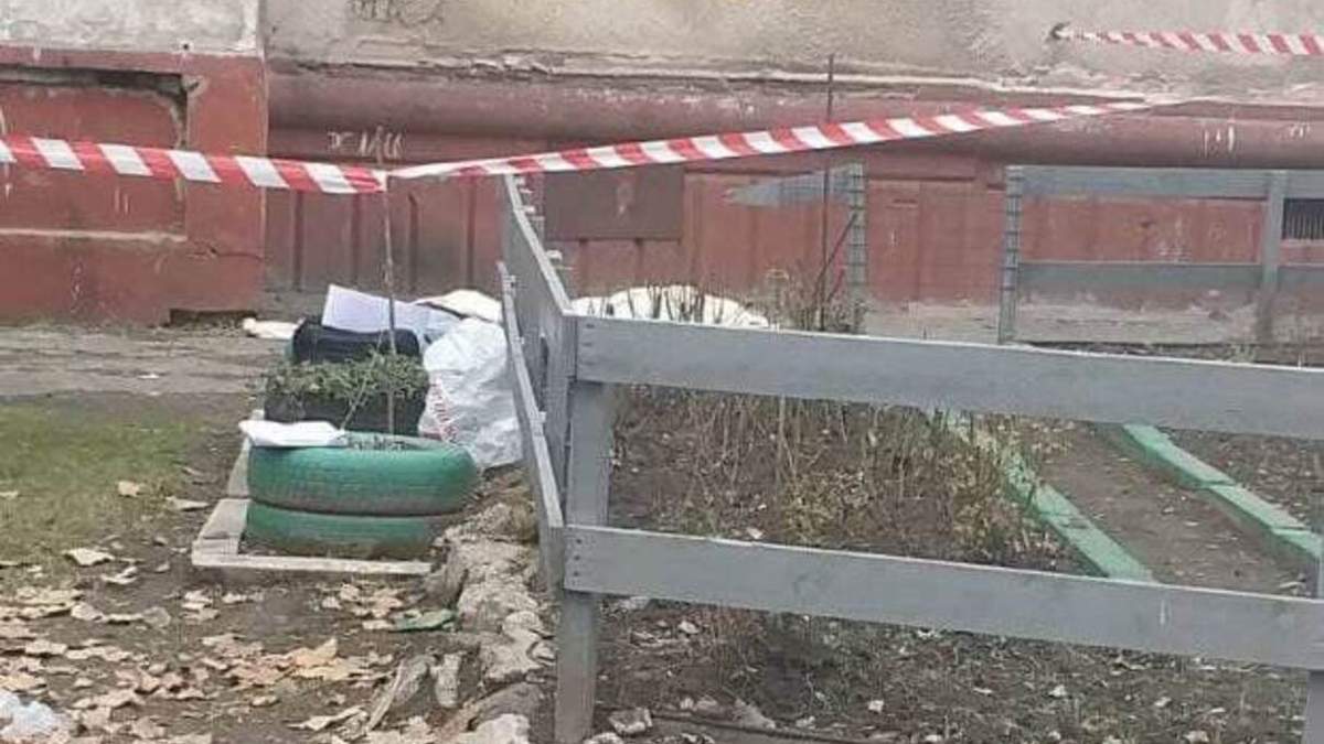 В Запорожье мать с дочерью выбросились из окна В Запорожье мать с дочерью выбросились из окна