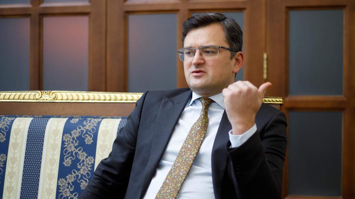 Кулеба анонсував пломбування автобусів МЗС через дипломатів Кулеба анонсував пломбування автобусів МЗС через дипломатів
