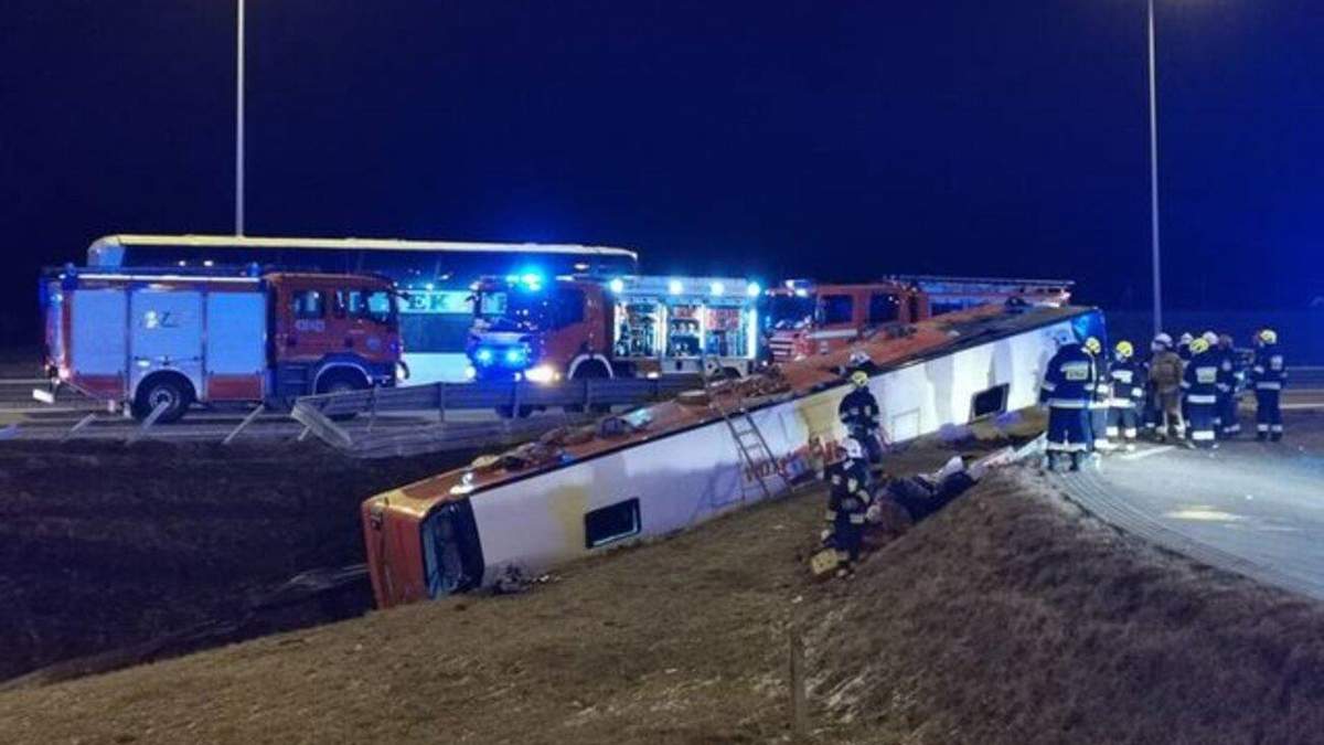 У Польщі розкрили деталі порятунку постраждалих у ДТП українців У Польщі розкрили деталі порятунку постраждалих у ДТП українців
