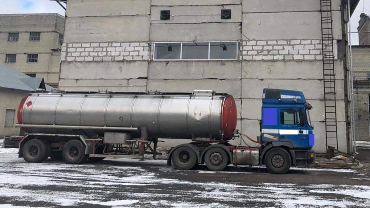 На Рівненщині ДФС викрила масштабне виробництво незаконного спирту На Рівненщині ДФС викрила масштабне виробництво незаконного спирту