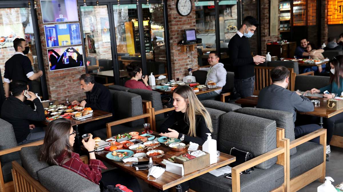 У Чернівцях потайки влаштовували весілля і корпоративи У Чернівцях потайки влаштовували весілля і корпоративи