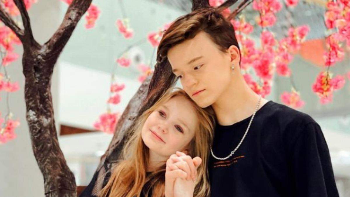Милана Махинец и Паша Пай: : недетские поцелуи 8-летней Милы и 13-летнего Павла Милана Махинец и Паша Пай: : недетские поцелуи 8-летней Милы и 13-летнего Павла