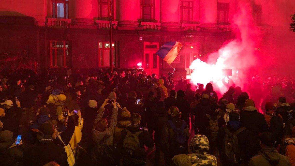 Протесты в Киеве по Стерненка 20 марта 2021: фото, видео Протесты в Киеве по Стерненка 20 марта 2021: фото, видео