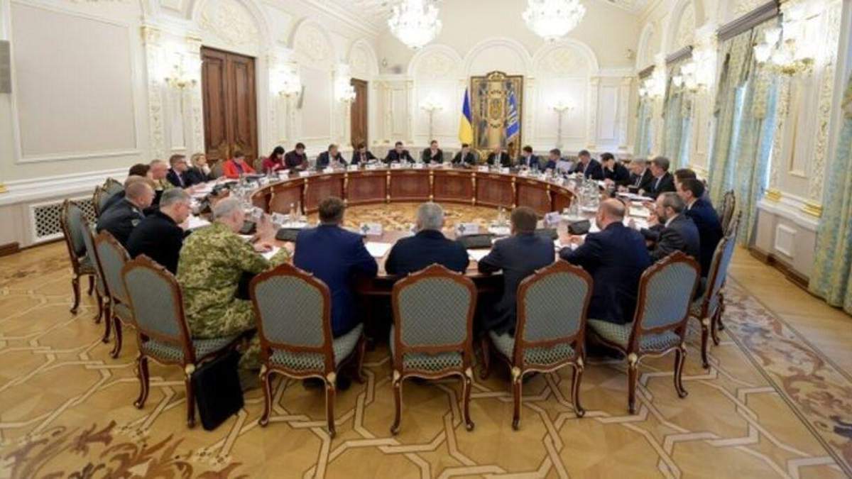 Санкції проти Януковича і нафтокомпаній: головне з засідання РНБО Санкції проти Януковича і нафтокомпаній: головне з засідання РНБО