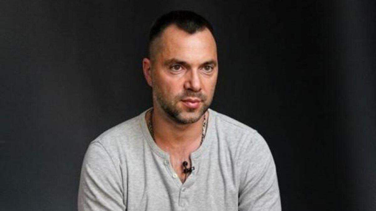 Извиняться не буду, я послал его не из-за языка, – Арестович Извиняться не буду, я послал его не из-за языка, – Арестович