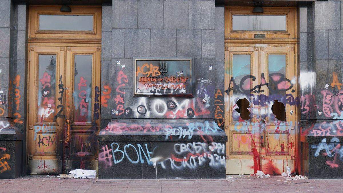 Це провокація, – юрист про свастику на будівлі Офісу Президента Це провокація, – юрист про свастику на будівлі Офісу Президента