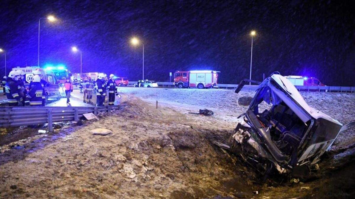 В Польше прокомментировали 2 аварии с украинскими автобусами В Польше прокомментировали 2 аварии с украинскими автобусами