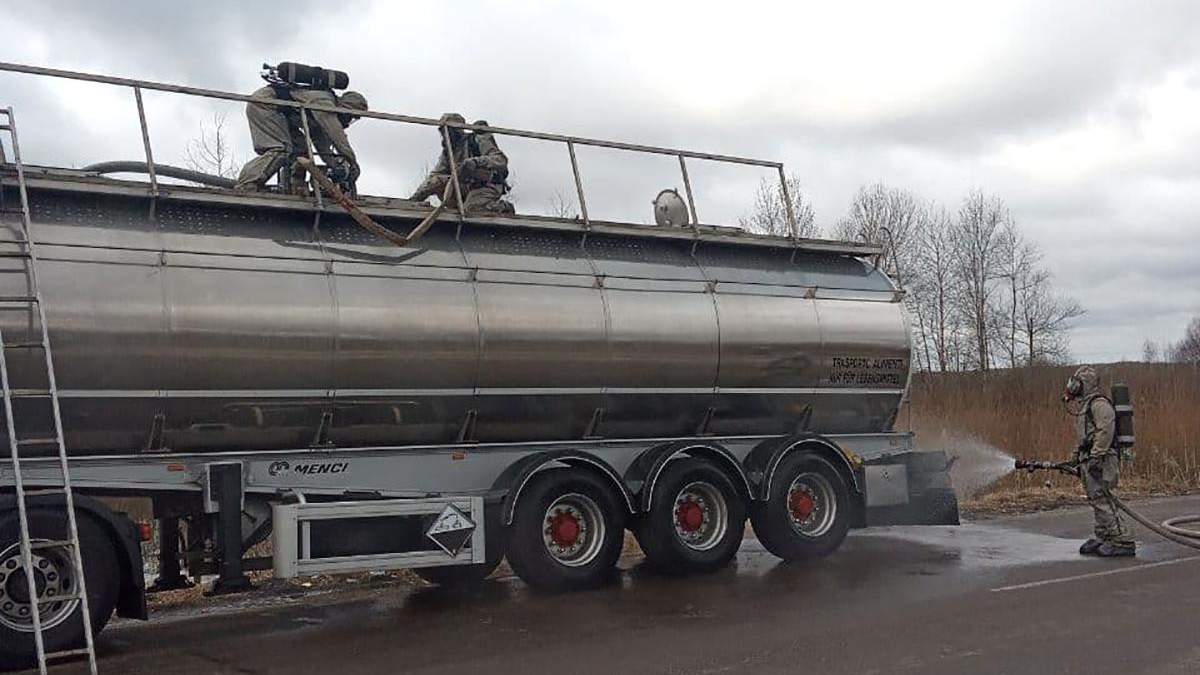 На Волині стався витік азотної кислоти з цистерни На Волині стався витік азотної кислоти з цистерни