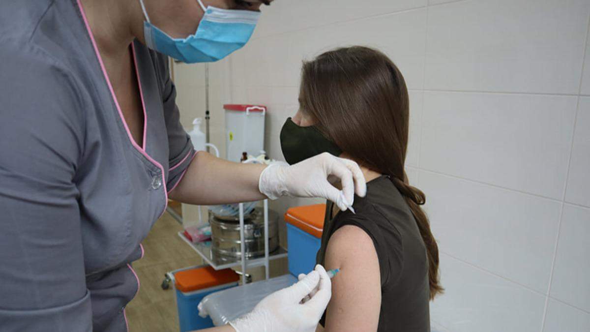 МОЗ про загибель військової після вакцинації: Мала хронічні хвороби МОЗ про загибель військової після вакцинації: Мала хронічні хвороби