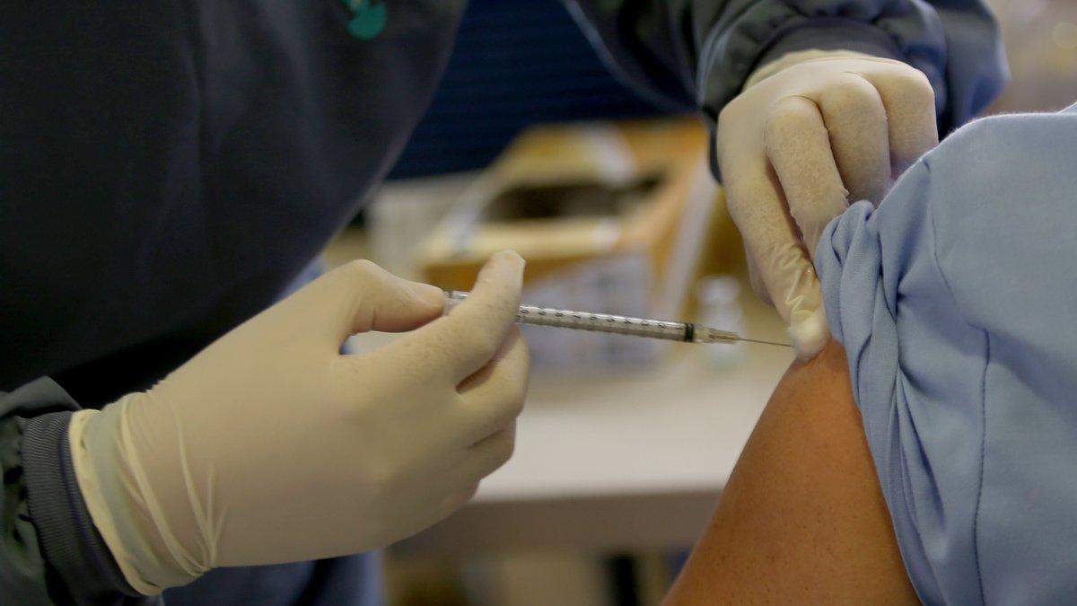 Щеплення переніс нормально: в Україні помер другий вакцинований Щеплення переніс нормально: в Україні помер другий вакцинований