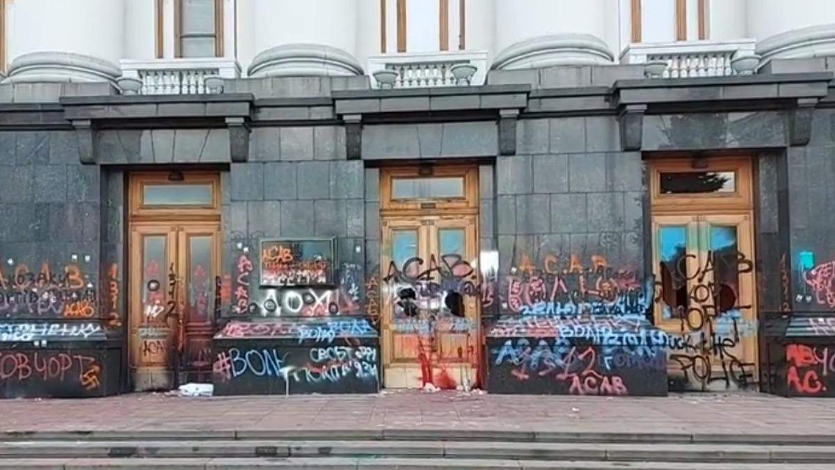 Художественная галерея хочет выкупить разрисованные двери из Офиса Президента Художественная галерея хочет выкупить разрисованные двери из Офиса Президента