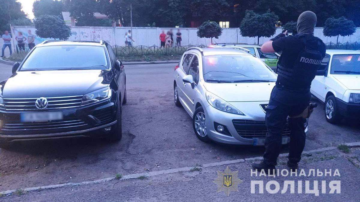В Черкассах иностранцы поспорили и устроили стрельбу: фото